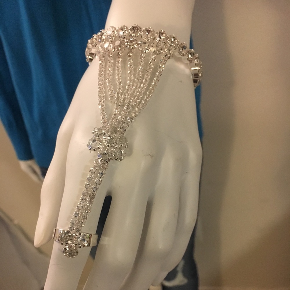Chic Bridal bracelet with adjustable ring